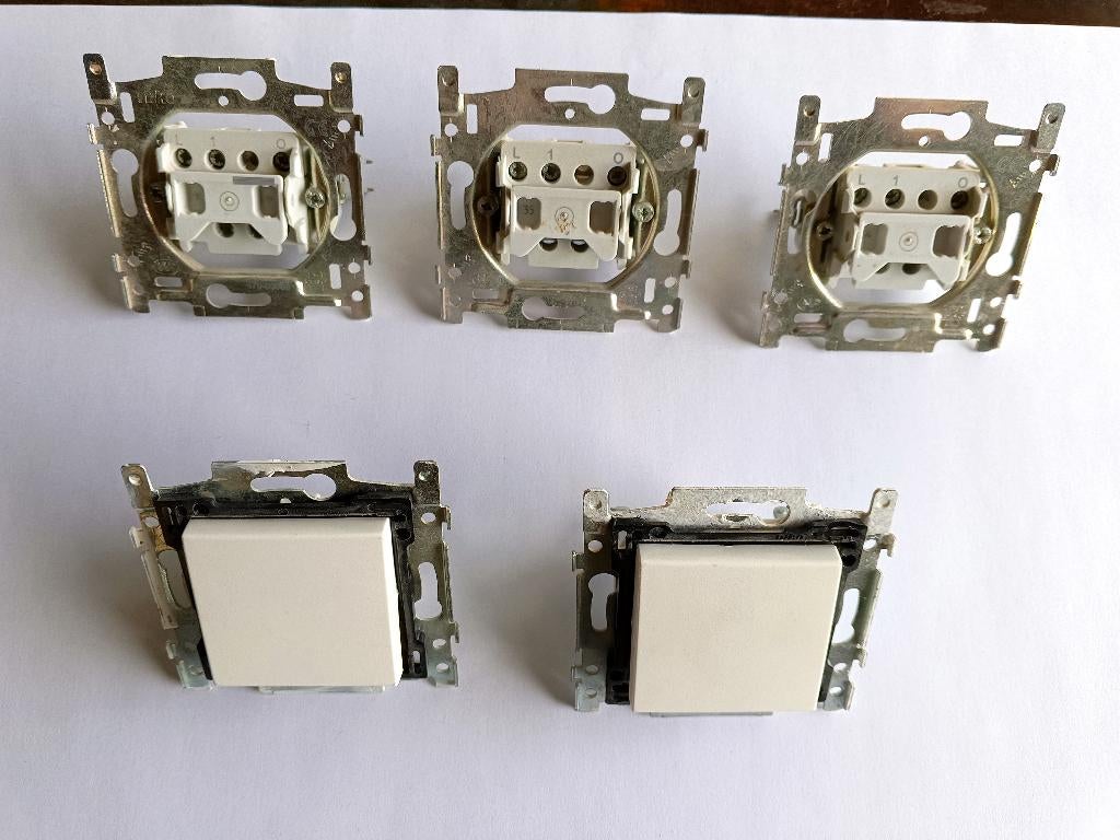 Niko drukknop assortiment met LED en afdekplaat, Ophalen of Verzenden, Zo goed als nieuw, Schakelaar