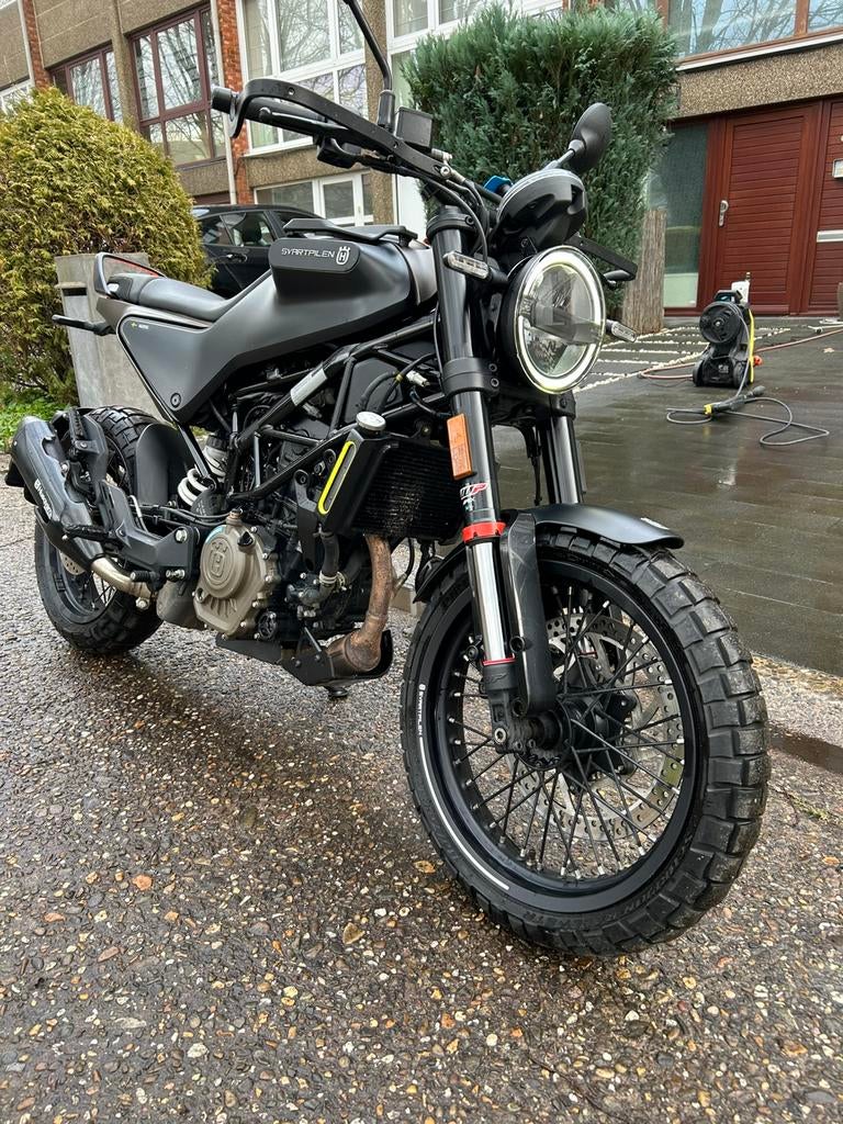 Husqvarna 125 Svartpilen 2022 ABS, Permis Moto A1 minimum, Particulier, Éclairage LED, 1 cylindre