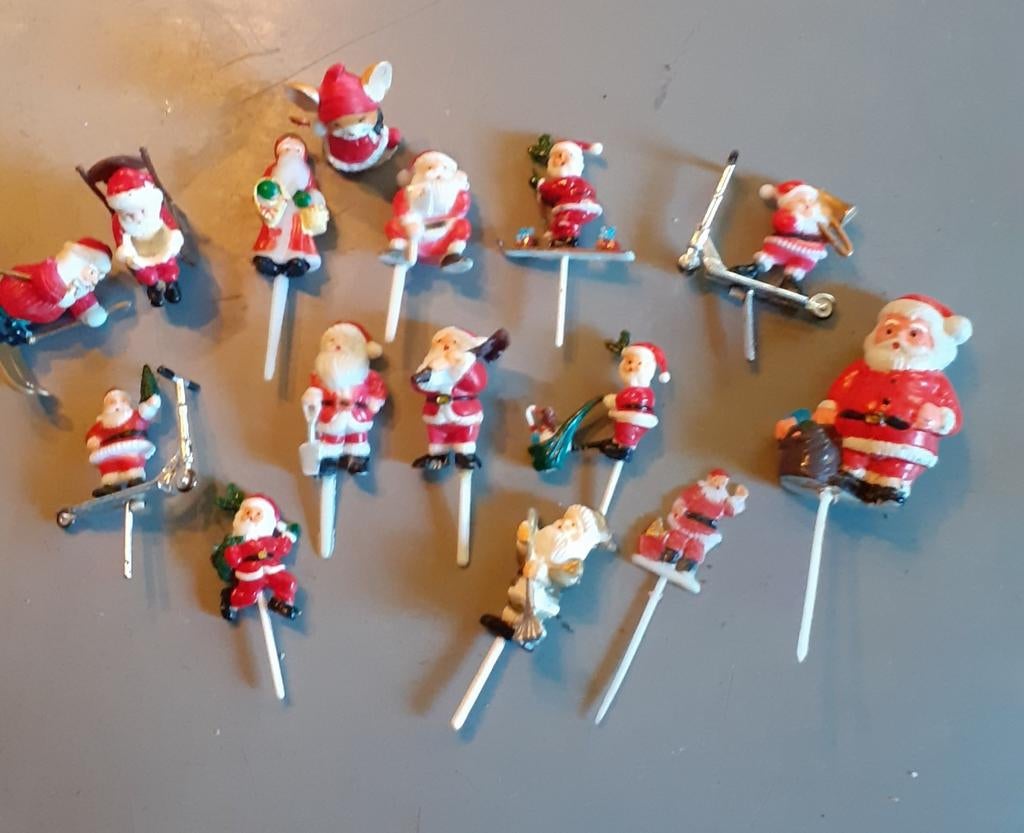 15 pere noel divers pour deco buche de noel, Enlèvement ou Envoi, Utilisé, Gâteaux, Tartes ou cupcakes, Décoration