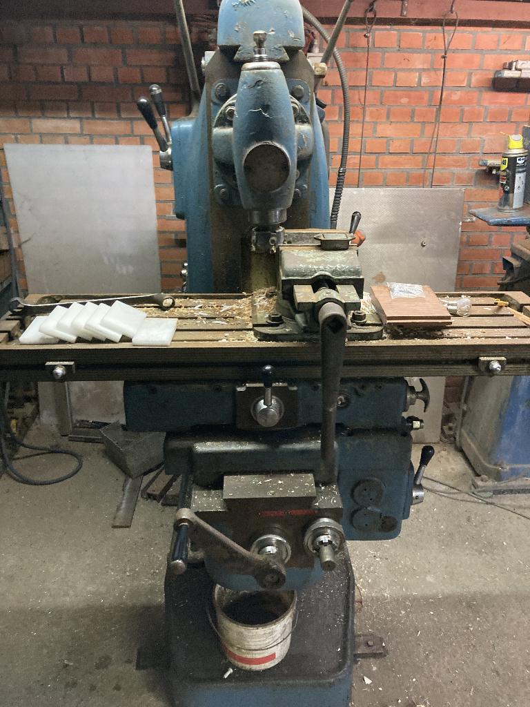 Metaal freesmachine, Enlèvement, Utilisé, Électrique, Routeur