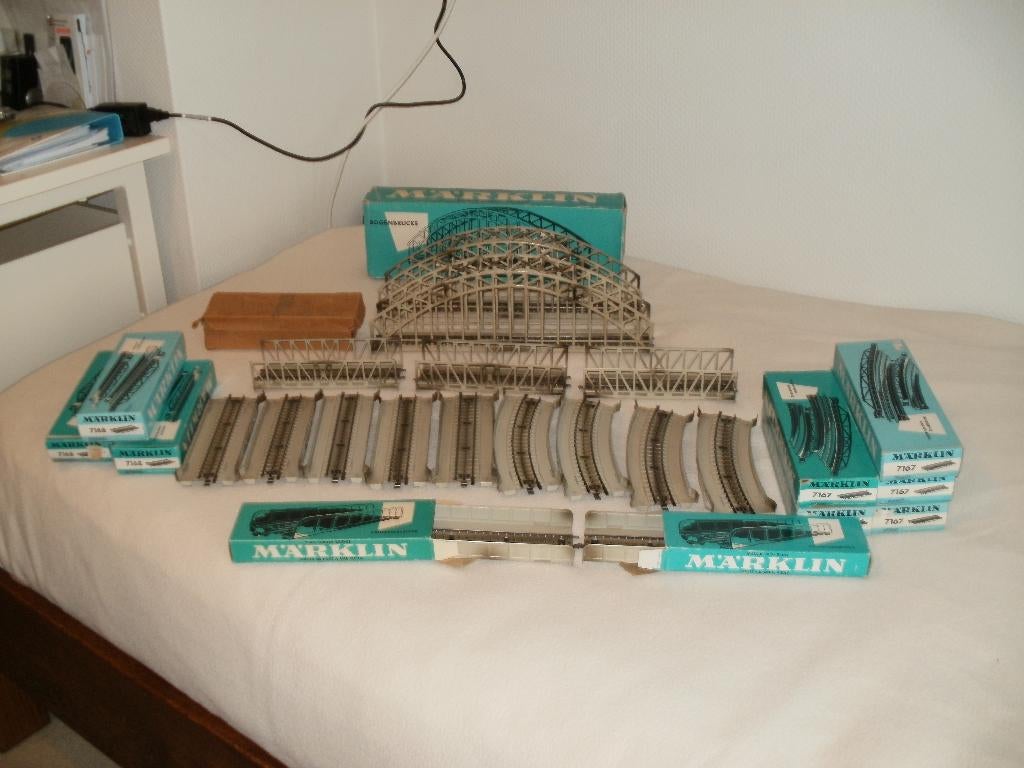 Grote partij Marklin Ho div. metalen brugdelen 24 delig+ovp, Enlèvement ou Envoi, Courant alternatif, Comme neuf, Pont, Tunnel ou Bâtiment