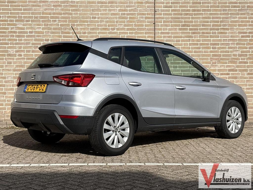 Seat Arona 1.0 TSI Style Business Intense | € 6.950,- NETTO!, Arona, Handgeschakeld, SUV of Terreinwagen, Zilver of Grijs