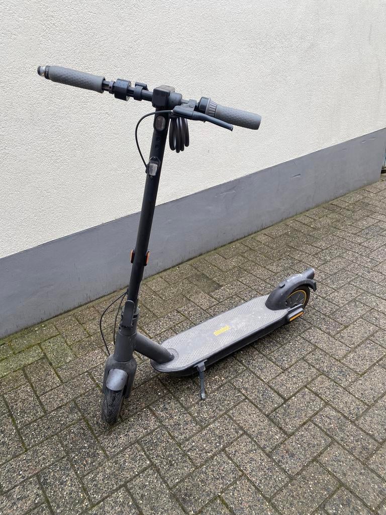 Ninebot Max G30 elektrische step –Goede staat – Met slot, Fietsen en Brommers, Steps, Ophalen, Gebruikt, Elektrische step (E-scooter)