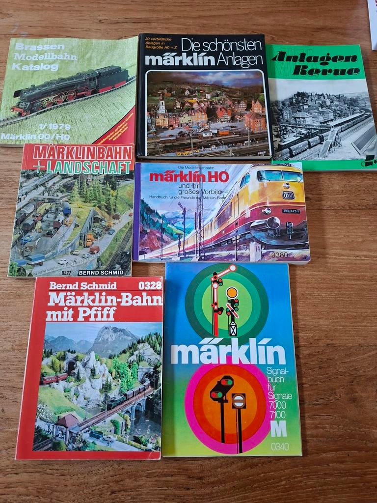 Lot de 7 livres Märklin des années 1960-70, Enlèvement ou Envoi, Utilisé, Train, Livre ou Revue