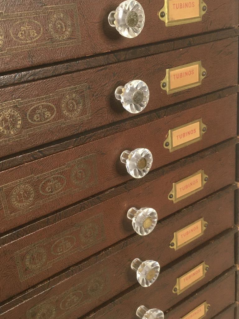 Zeldzaam L.V.  fourniturenkastje / garenkastje, Ophalen of Verzenden