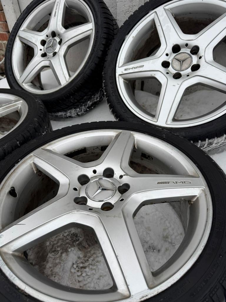 /AMG 18" originele velgen (C/CLA/A/B/V klasse)

225/40/18
7j, Auto-onderdelen, Banden en Velgen, Ophalen, Velg(en)