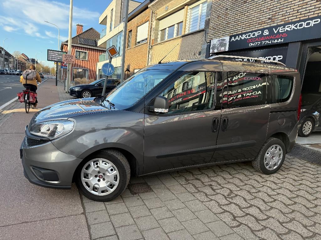 Fiat Doblo 1400 benzine 5Place airco jaar 2017, Auto's, Bestelwagens en Lichte vracht, Euro 6, Bedrijf, Handgeschakeld, Parkeersensor