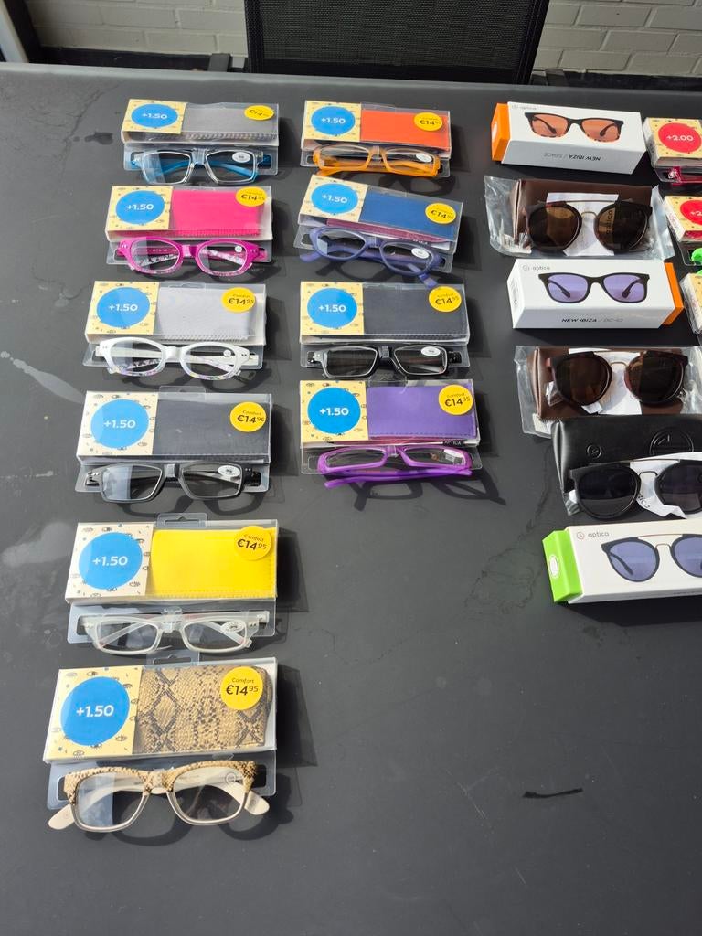 Grote partij leesbrillen en zonnebrillen uit falling, Ophalen
