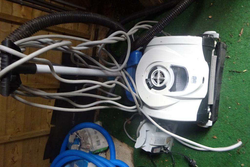 robot piscine et aspirateur jacuzzi, Jardin & Terrasse, Enlèvement, Utilisé, Autres types
