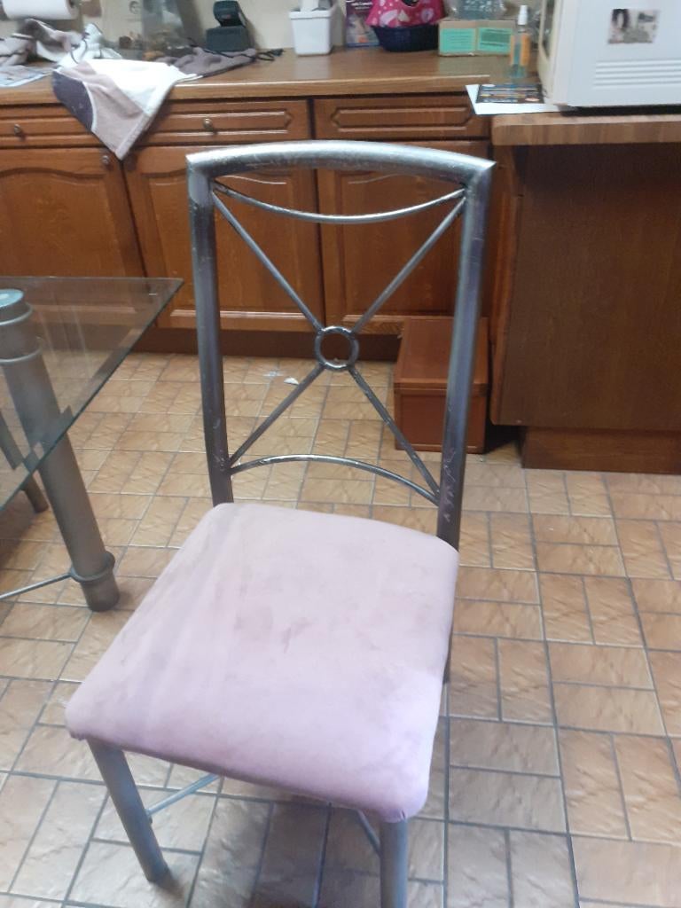 Ijzeren tafel met 4 stoelen in zeer goede staat, Huis en Inrichting, Ophalen, Metaal