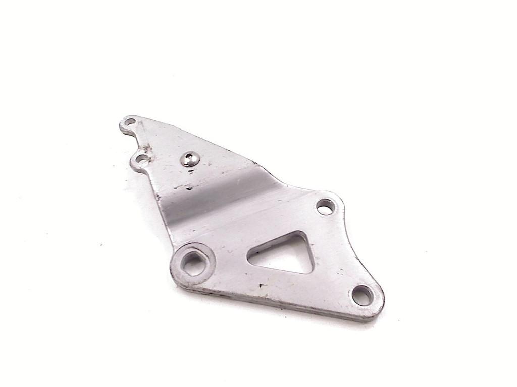 REPOSE PIEDS AVANT DROIT GSX R 750 1990-1991 (GSXR750 GR7A), Motos, Dhr. S. di Majo, Utilisé, Info@cama-motorparts.nl, P.J. Troelstraweg 8 8
3144 CX  MAASSLUIS, NL