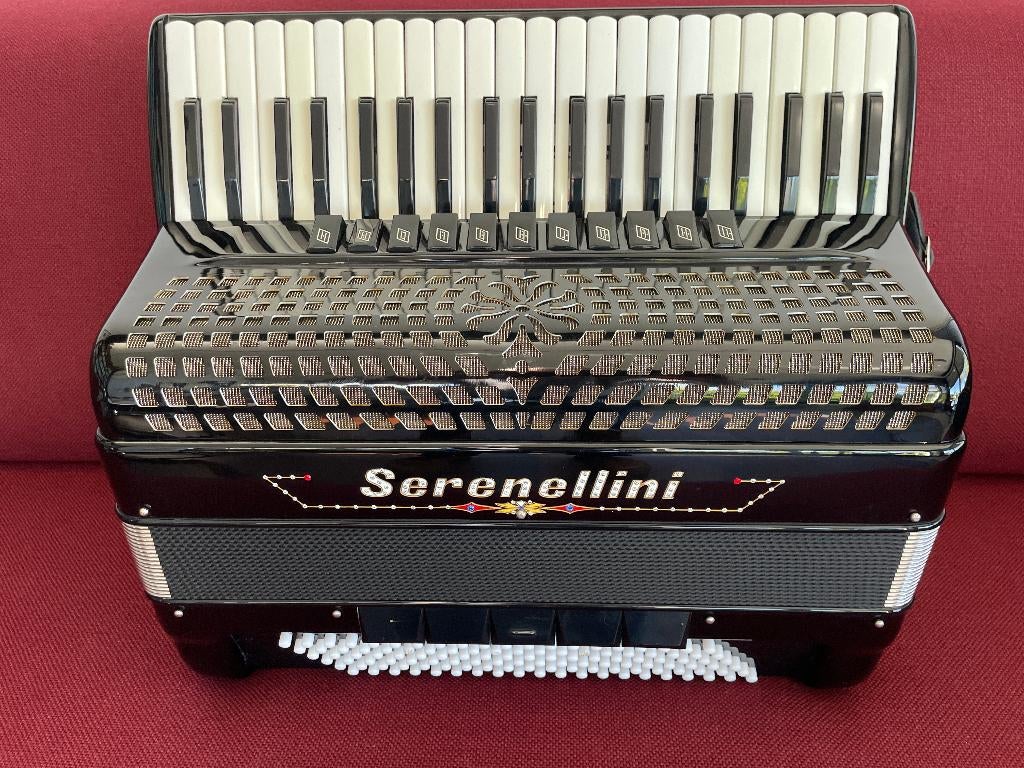 Fraaie italiaanse Serenellini accordeon120bas.4korig.Musette, Muziek en Instrumenten, Accordeons, Gebruikt, Met koffer, 120-bas