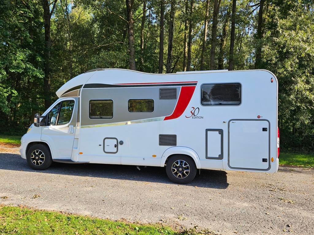 Bürstner Ixeo Time IT 726 |  4 places en excellent état, Jusqu'à 4, Toilette à cassette, Boîte manuelle, Intégral