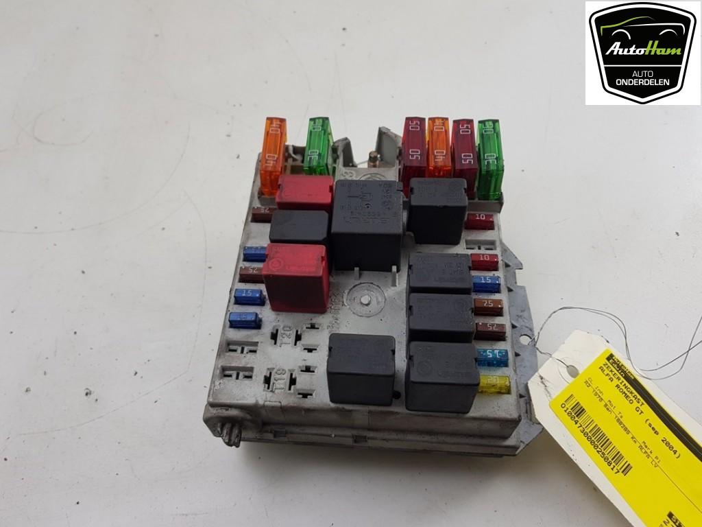 BOITIER FUSIBLES Alfa Romeo GT (937) (|51742419|), Utilisé, Alfa Romeo