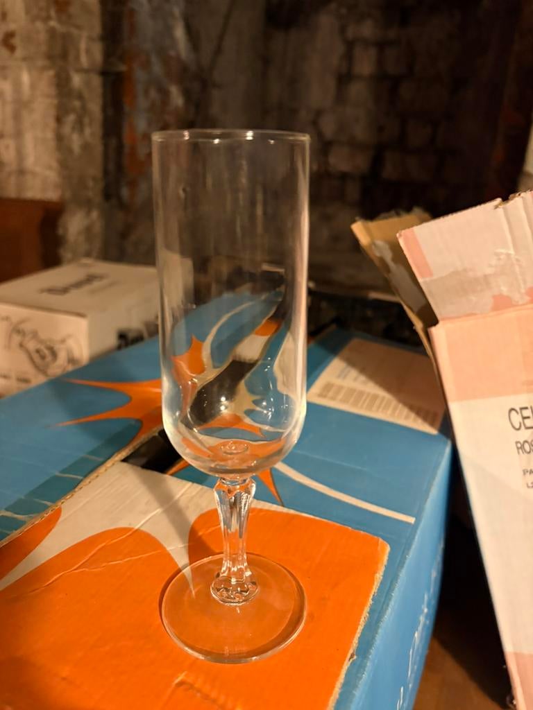 Kristal champagne glas op voetje, Antiek en Kunst, Ophalen