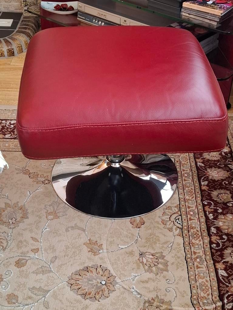 Lederen poef, Ophalen