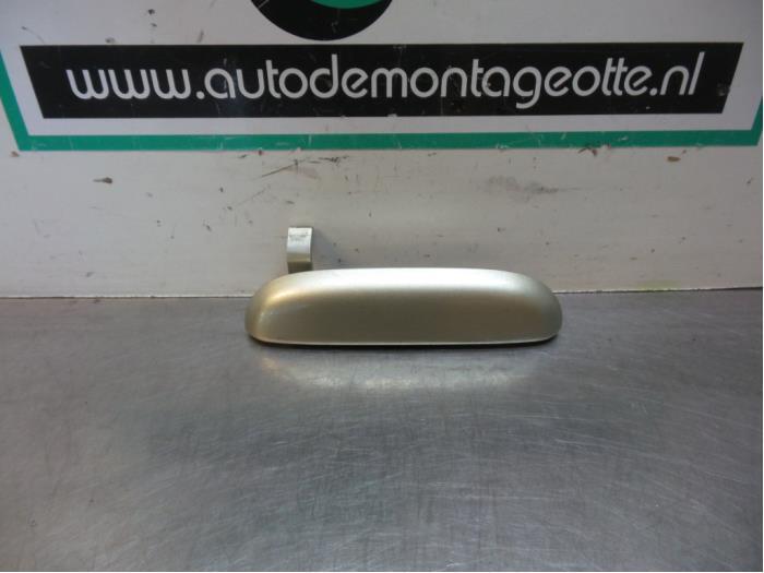 Poignée portière arrière camionnette d'un Toyota Yaris Ve, -, Toyota, Utilisé, -