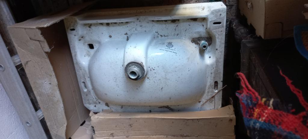 vieil évier anglais, Enlèvement