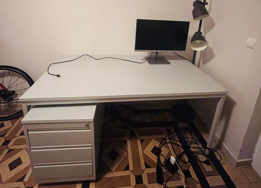 Moderne ijzeren bureau met ladekast, Ophalen, Zo goed als nieuw