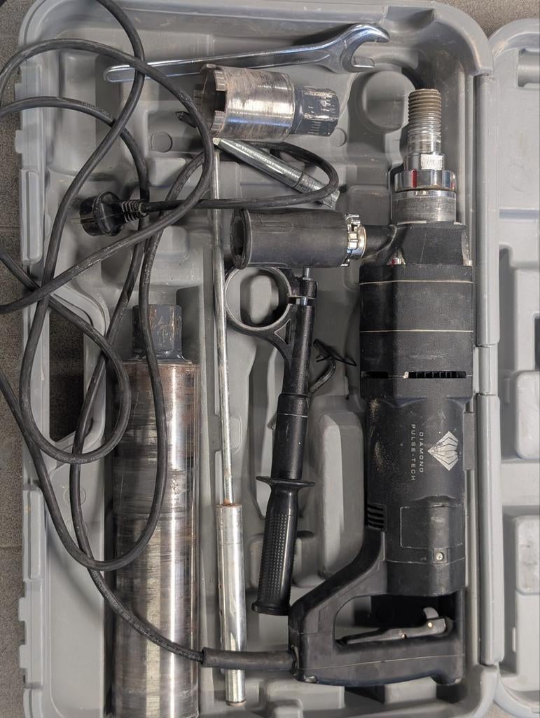 Carat A2225 perceuse a sec diamant + colonne, 600 watts ou plus, Mécanisme de percussion, Comme neuf, Enlèvement