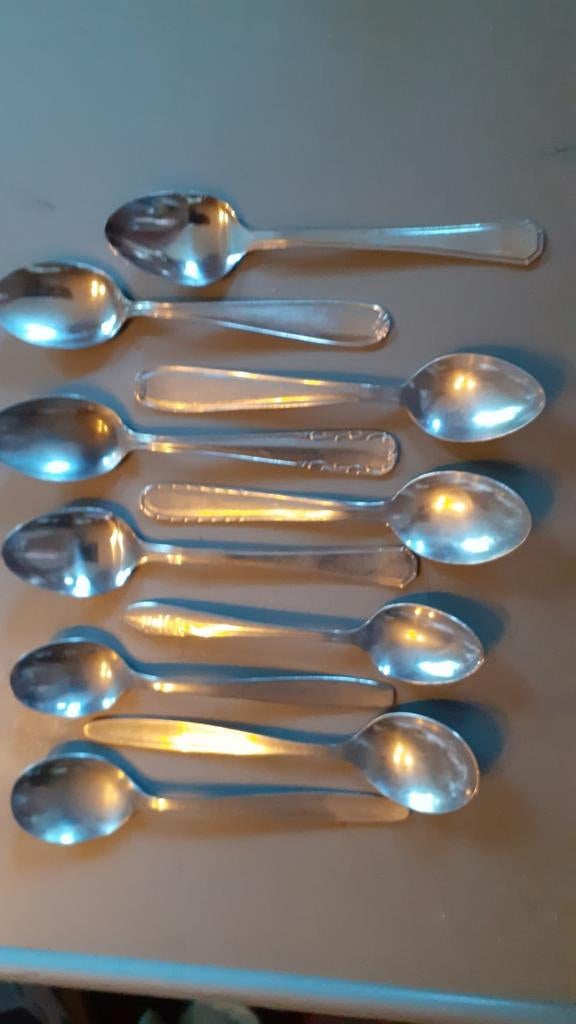 Lot de 10 cuillères à café en inox au motif différent, Maison & Meubles, Enlèvement ou Envoi
