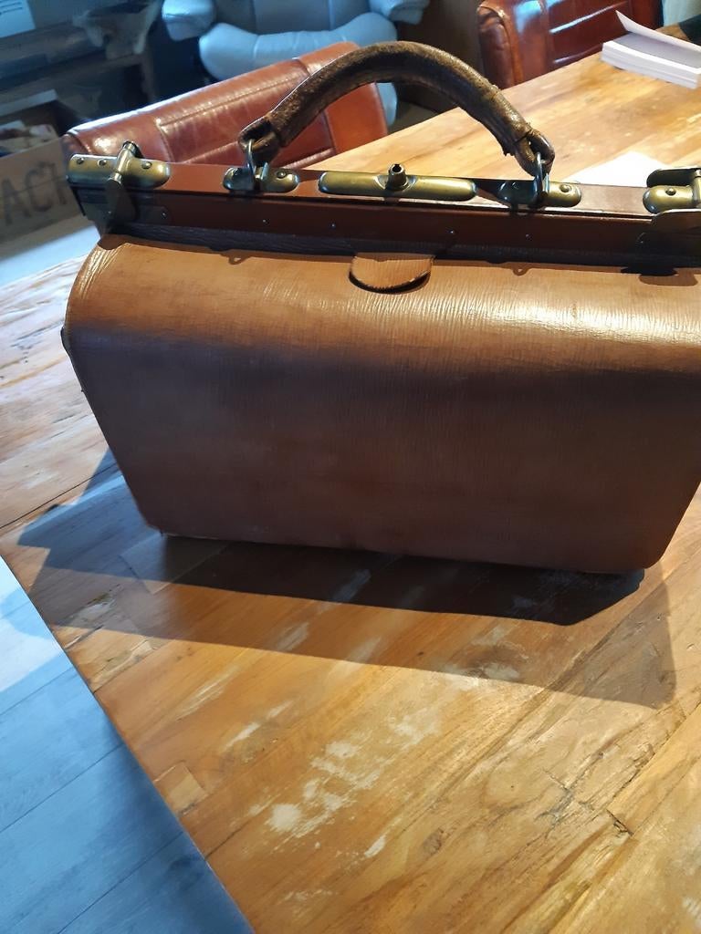 Oude dokterstas, Enlèvement