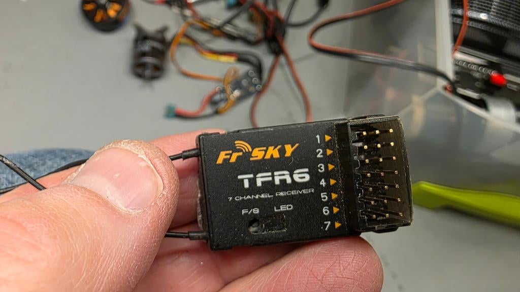 Récepteur FRSKY TFR6 7 voies FASST 2.4 Ghz, Hobby & Loisirs créatifs, Enlèvement ou Envoi, Utilisé