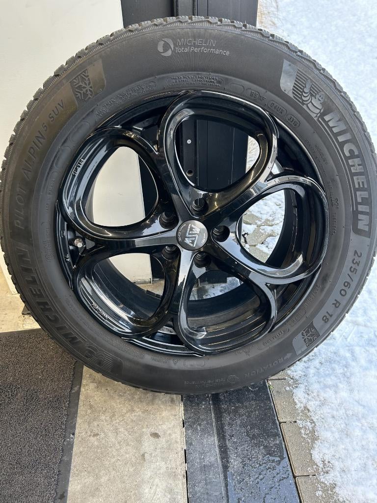 Velgenset Alfa Romeo Stelvio met winterband 235/60 R18, Autos : Pièces & Accessoires, Pneus & Jantes, Pneus et Jantes, Pneus hiver