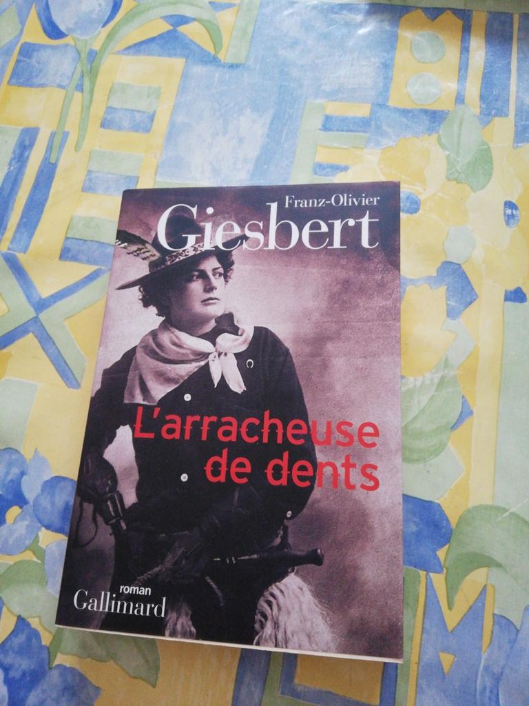 Franz-Olivier Giesbert. L'arracheuse de dents., Ophalen of Verzenden, Zo goed als nieuw