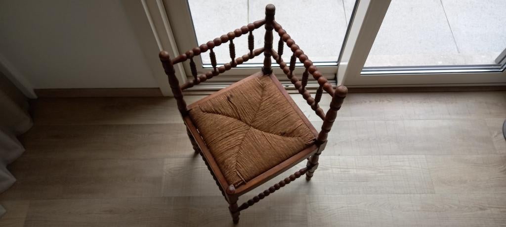 Speciale stoel met 2 leuningen in eikenhout en biezen zit, Enlèvement