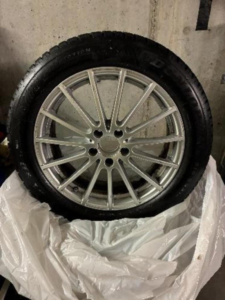 Banden en velgen, Auto-onderdelen, Banden en Velgen, Band(en), Winterbanden, 18 inch, 215 mm, Personenwagen, Gebruikt, Ophalen
