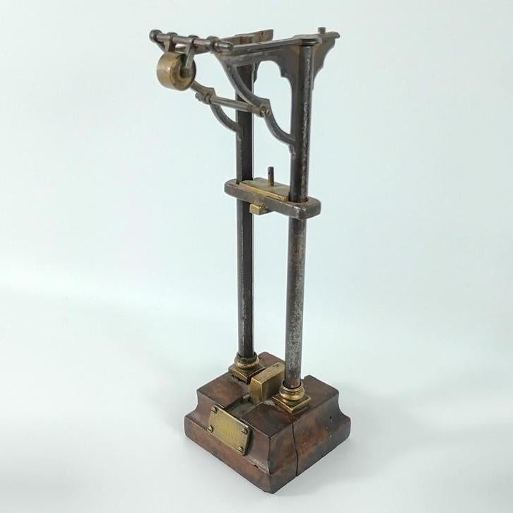 Pièce de maîtrise artisanale signée 1900 Laminoire miniature, Antiquités & Art, Enlèvement ou Envoi