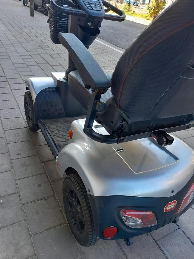 Chaise roulante électrique, Comme neuf