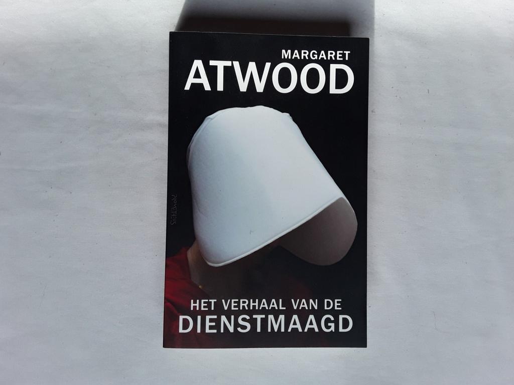 Margaret Atwood -Het verhaal van de Dienstmaagd, Ophalen of Verzenden, Zo goed als nieuw