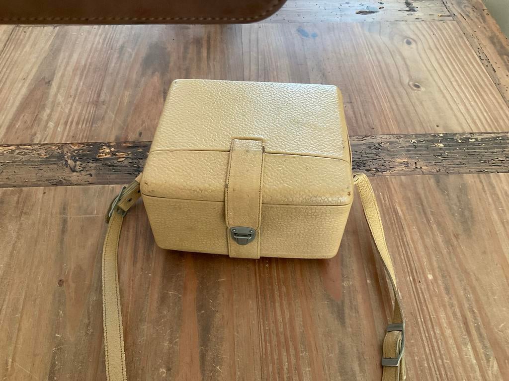 Neva 2 filmcamera jaren 60-70, Ophalen, Filmcamera