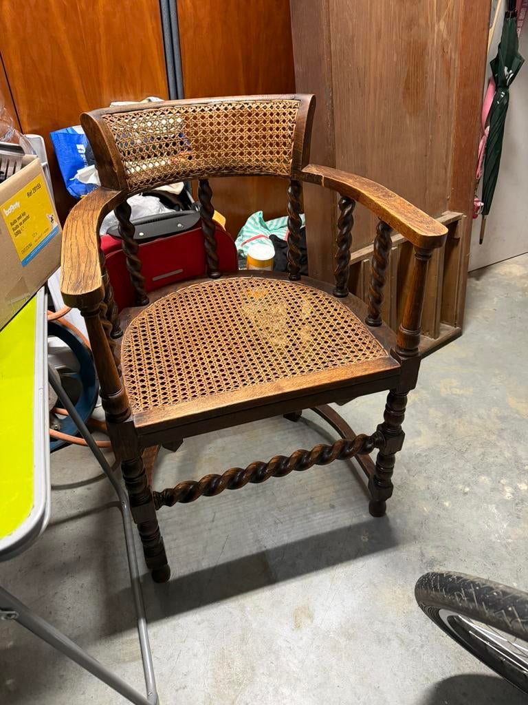 Antieke bureaustoel, Enlèvement