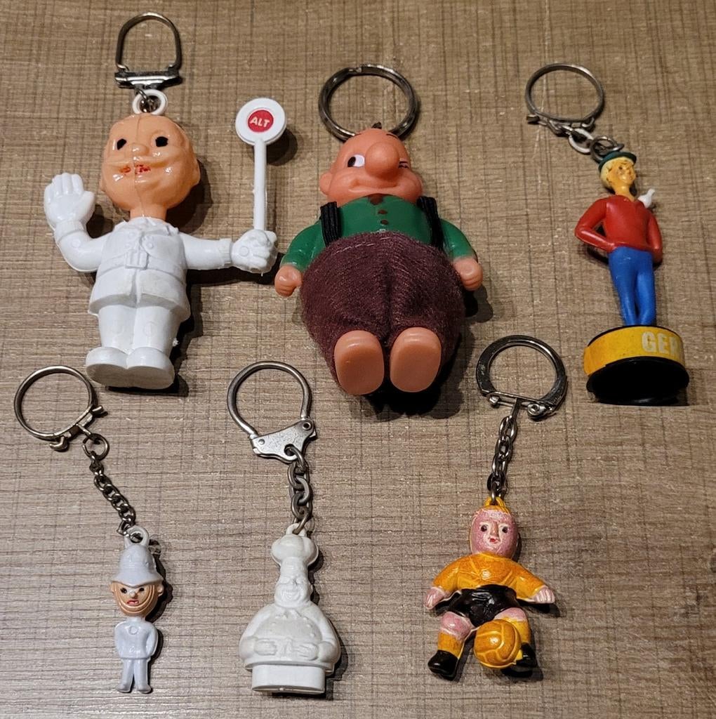 6 oude sleutelhangers: verschillende figuurtjes, Verzamelen, Ophalen of Verzenden, Gebruikt, Knuffel of Figuurtje
