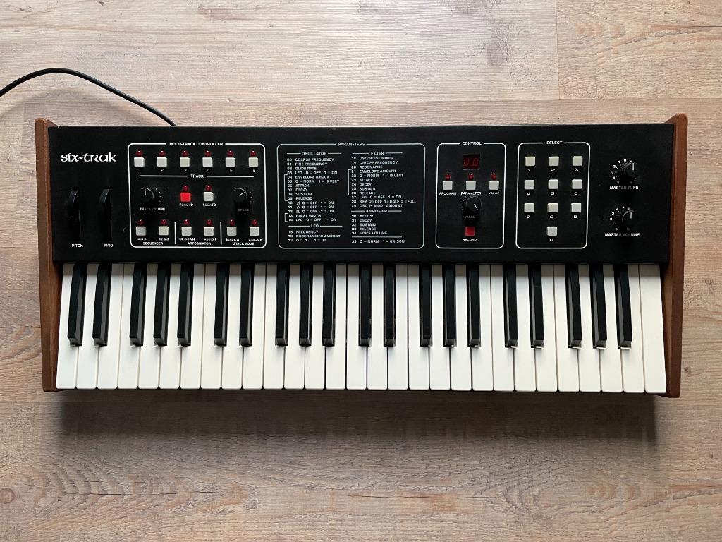 Sequential Circuits Six-Trak met Six-Tweak!, Muziek en Instrumenten, Synthesizers, Gebruikt, 49 toetsen, Met midi-aansluiting