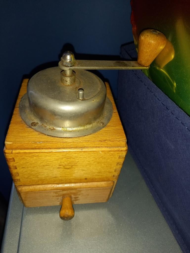 Ancien  moulin à  café, Enlèvement ou Envoi