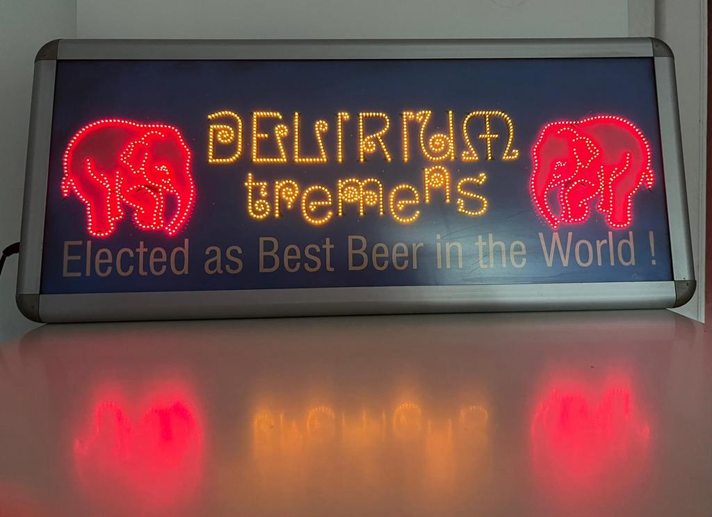 RARE DELIRIUM TREMENS FIBRE OPTIC MOTION SIGNE DE BIÈRE, Collections, Enlèvement ou Envoi, Utilisé, Panneau, Plaque ou Plaquette publicitaire