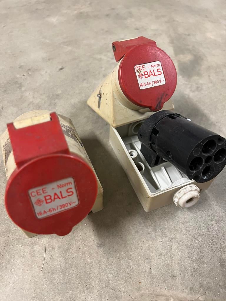 wandcontactdoos 4-polig 400V 16A, Ophalen of Verzenden, Gebruikt, Stopcontact