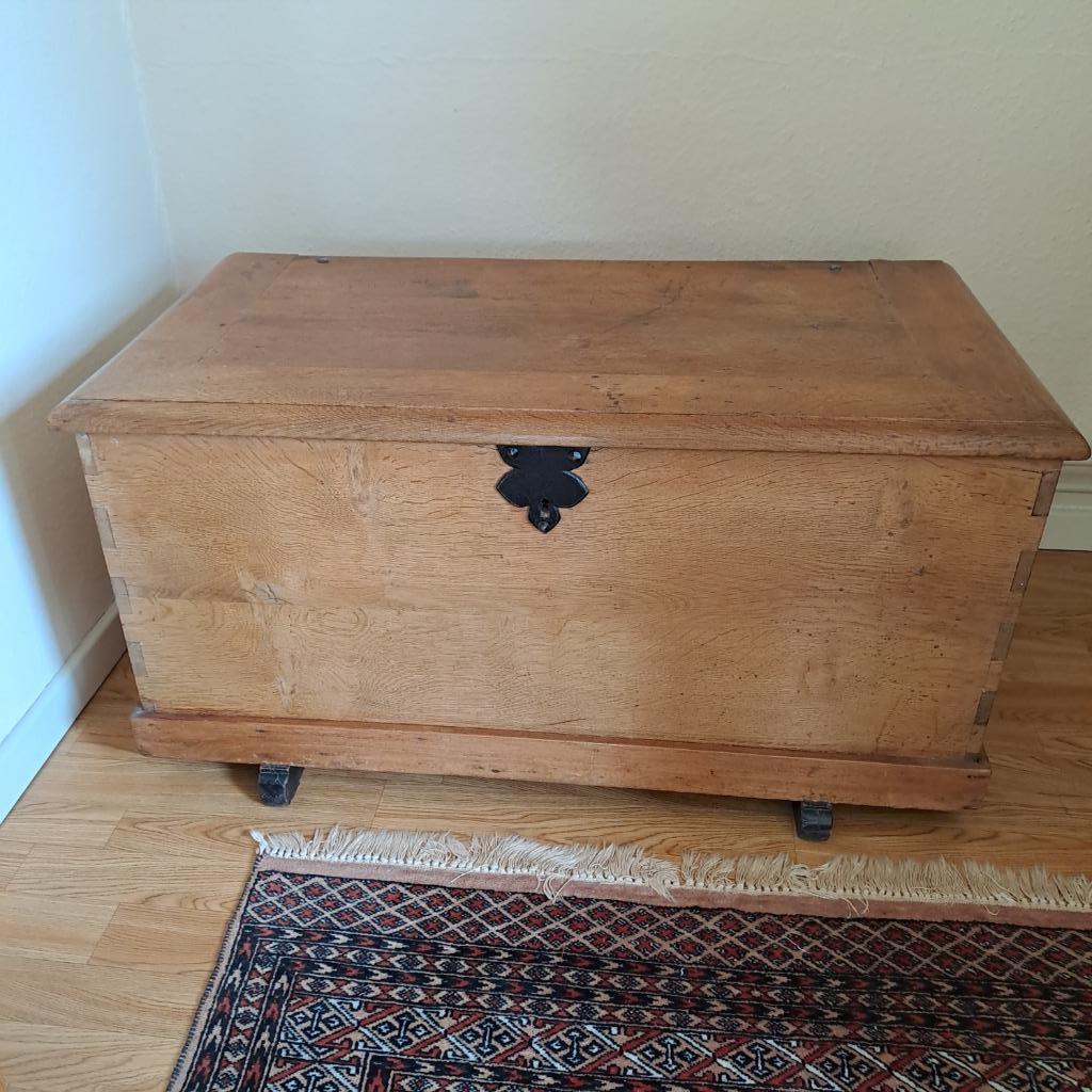 Coffre ancien en chêne, Enlèvement, Chêne