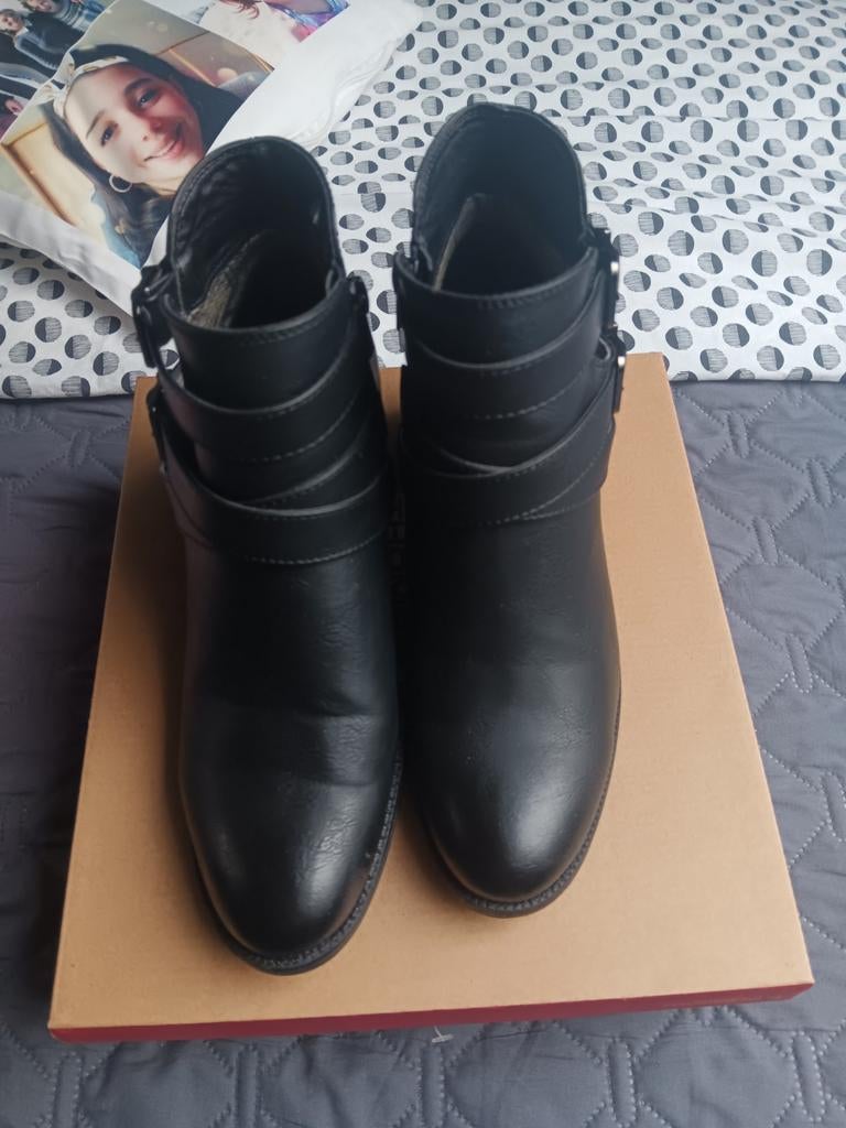 Laars met zwarte hak 39, Zwart, Lage of Enkellaarzen, Nieuw, Ophalen of Verzenden