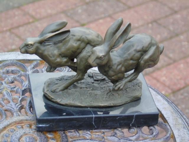 Hazen op de bronzen race gesigneerd, NICK, Antiek en Kunst, Antiek | Brons en Koper, Brons, Ophalen of Verzenden