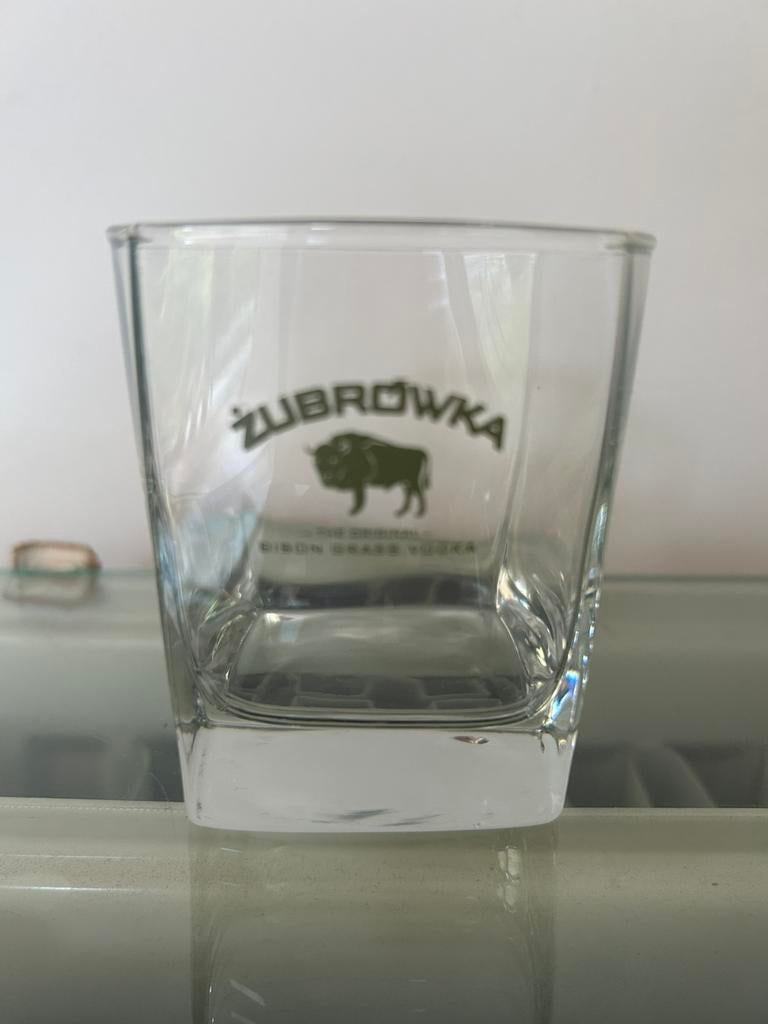 Verre à vodka Zubrówka, bison grass vodka, Enlèvement, Comme neuf