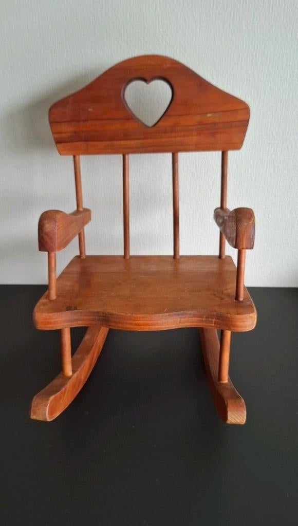Prachtige houten harten schommelstoel voor poppen, beren..., Enlèvement ou Envoi, Comme neuf