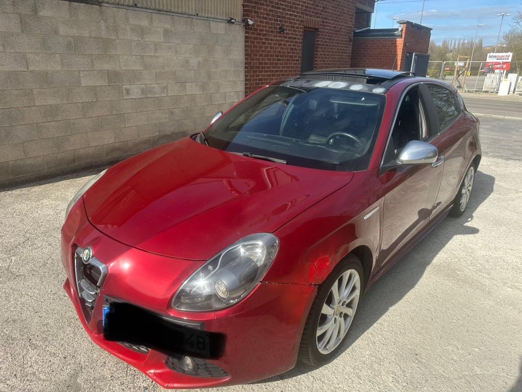 ALFA ROMÉO GIULIETTA 1.6MULTIJET TOİT PANORAMIQUE CUIR AİRCO, Auto's, Alfa Romeo, Euro 5, Leder, 5 deurs, Particulier