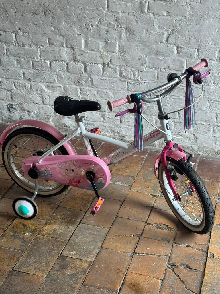 Vélo enfant BTWIN 16 pouces avec roulettes amovibles., Vélos & Vélomoteurs, Enlèvement, Comme neuf, 16 pouces, Frein à main