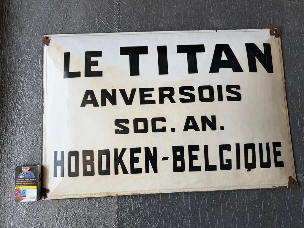 Oude koepelvormige geëmailleerde plaat van titanium, Ophalen