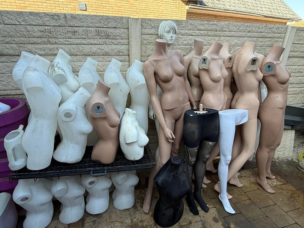 Etalage poppen, Enlèvement, Utilisé, Article de fête